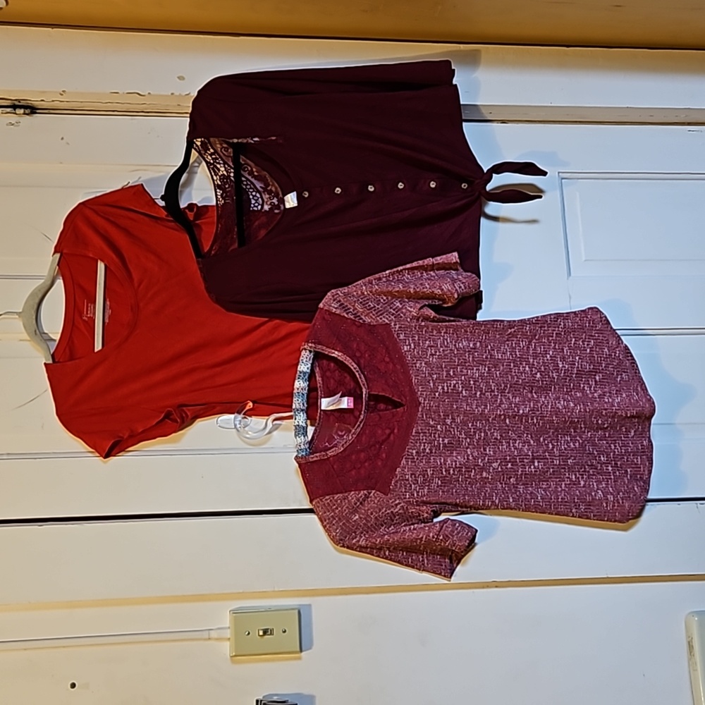 Three No Boundaries size XL ladies shirts in shades of red tee-shirt 3/4 sleeve